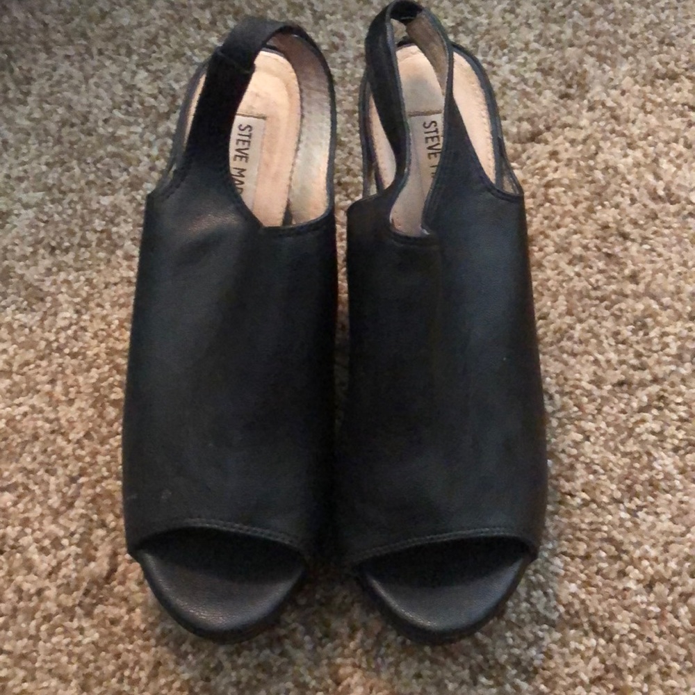 Steve Madden black wedges